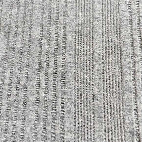 Grey knit ribbed crewneck long sleeve sweater size small preppy minimalist - Picture 2 of 6